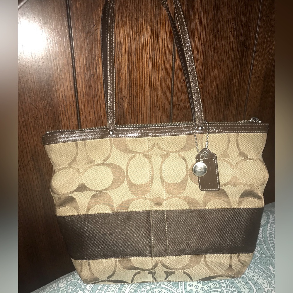 👜COACH👜 Signature Canvas Shoulder Tote